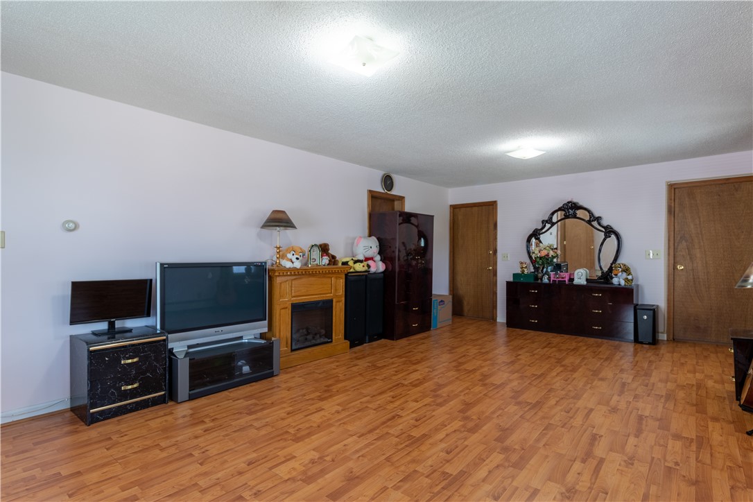 402 Cumberland Hill Road Woonsocket, RI 02895 - Photo 23 of 33
