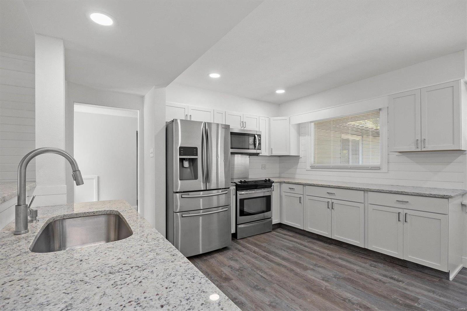 3732 Sand Road Edwardsville, IL 62025 - Photo 9 of 37