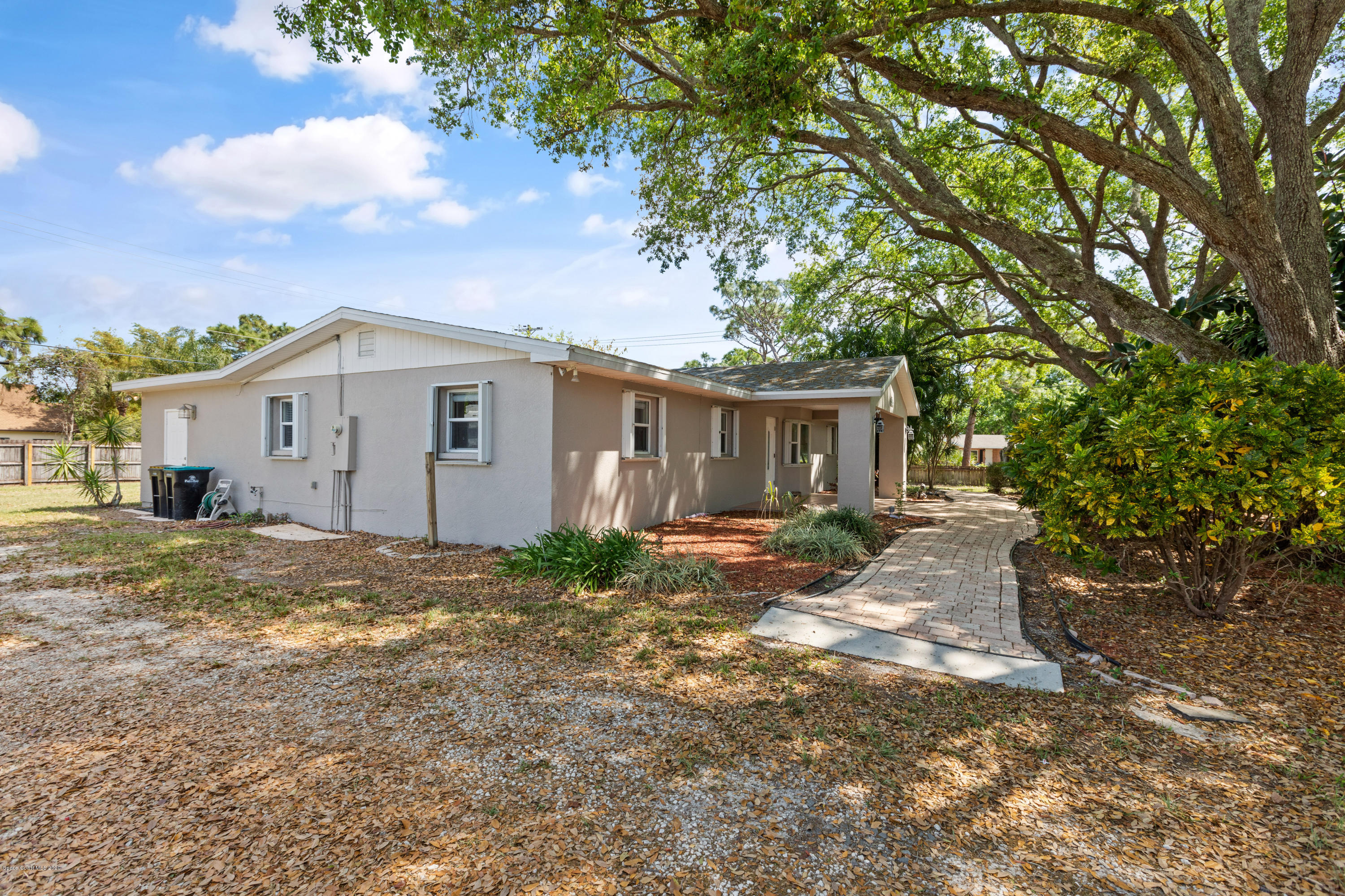 839 Knecht Road Northeast Palm Bay, FL 32905 - Photo 5 of 37 a view of a house with backyard and garden