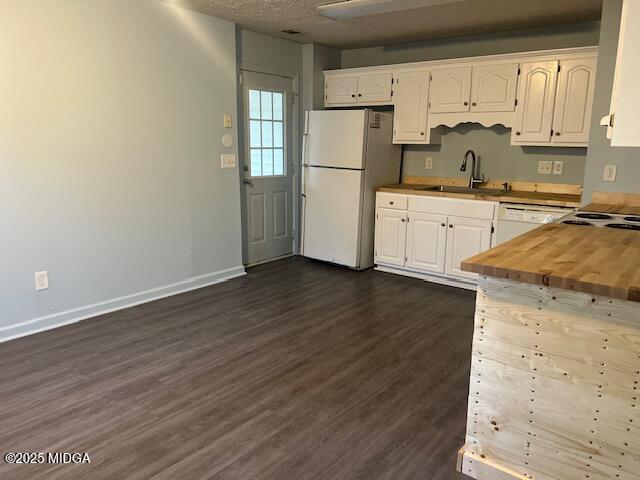 1123 Sandy Beach Drive Macon, GA 31220 - Photo 5 of 16 a kitchen with a sink a refrigerator and cabinets