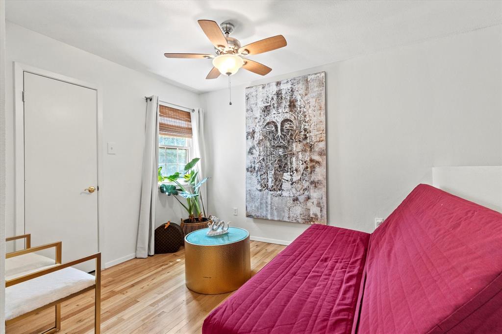 5626 Preston Oaks Road, Unit 51D Dallas, TX 75254 - Photo 12 of 19 a living room with furniture and a potted plant