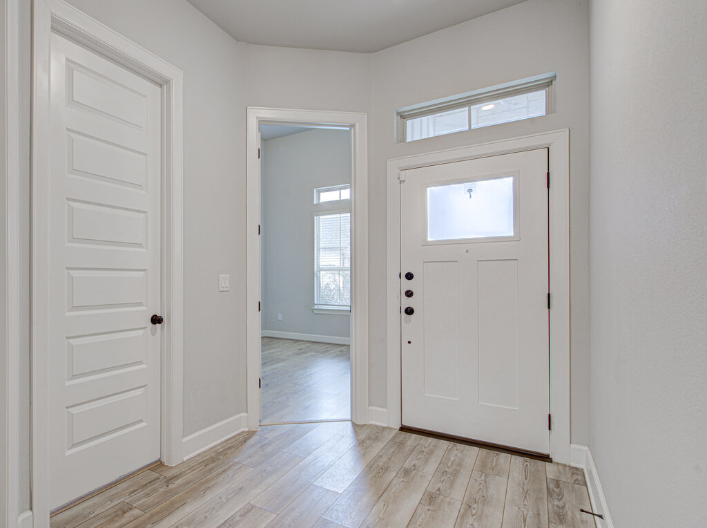 2903 Sebring Circle Austin, TX 78747 - Photo 3 of 31 wooden floor & windows in a room