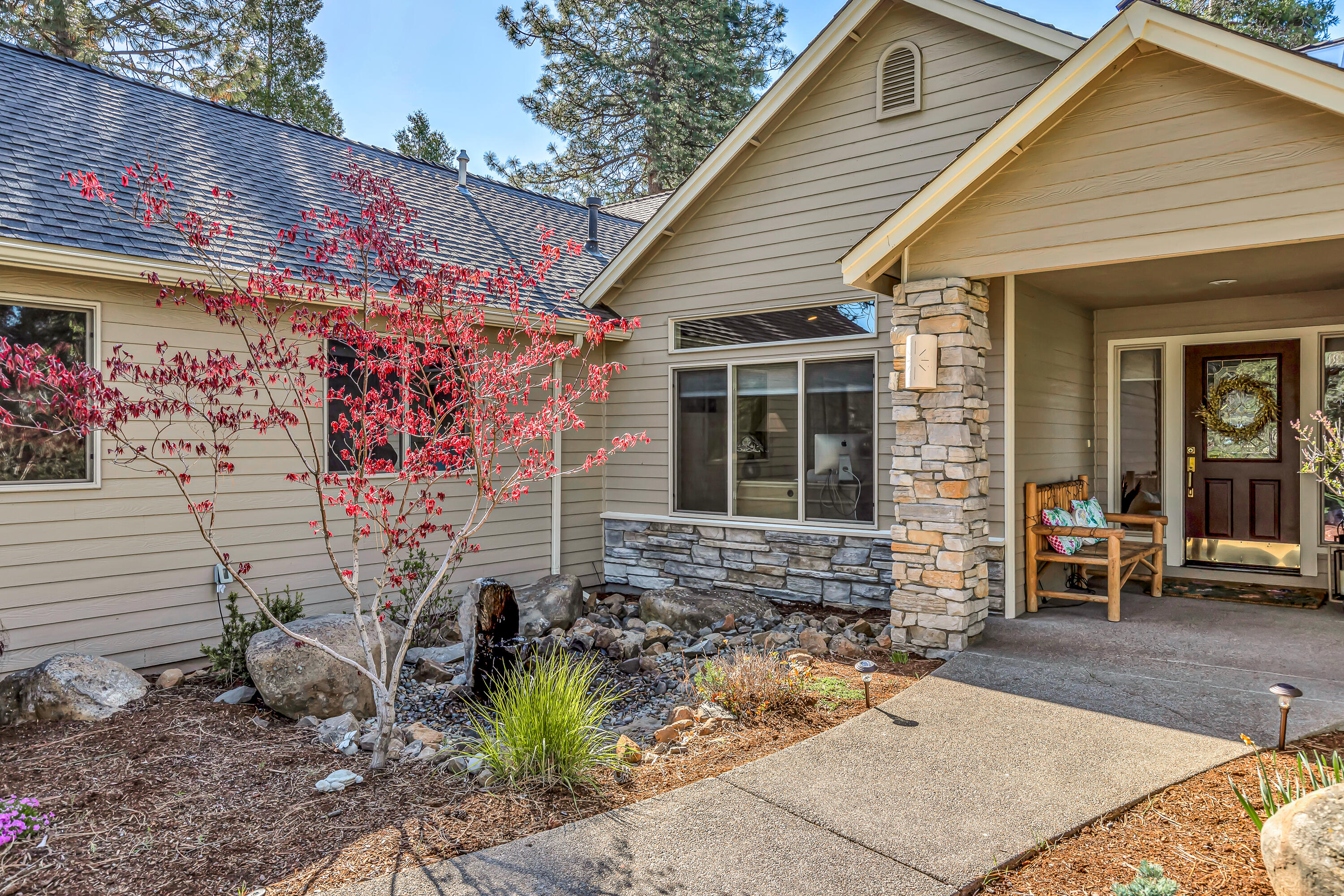 6133 Cooper's Hawk Road Klamath Falls, OR 97601 - Photo 4 of 38 9R9A5697