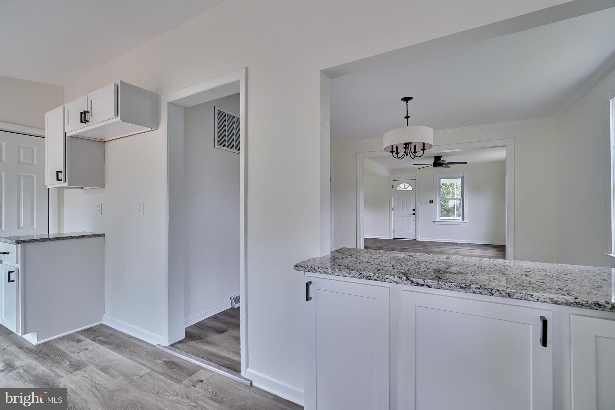 7811 Chesapeake Road Pasadena, MD 21122 - Photo 18 of 42 Interior