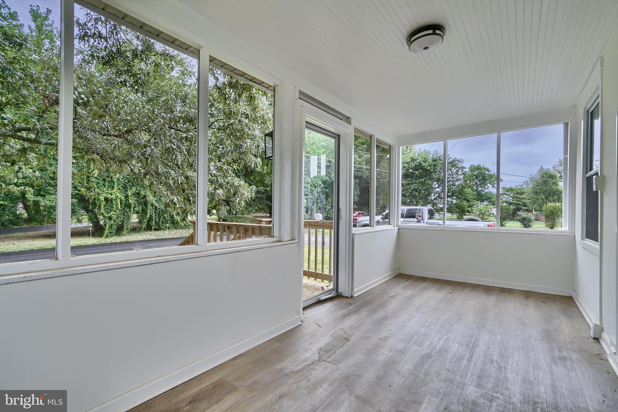7811 Chesapeake Road Pasadena, MD 21122 - Photo 5 of 42 Front porch