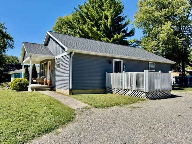 708 East North Street Monticello, IL 61856 - Photo 31 of 38 a front view of a house with garage