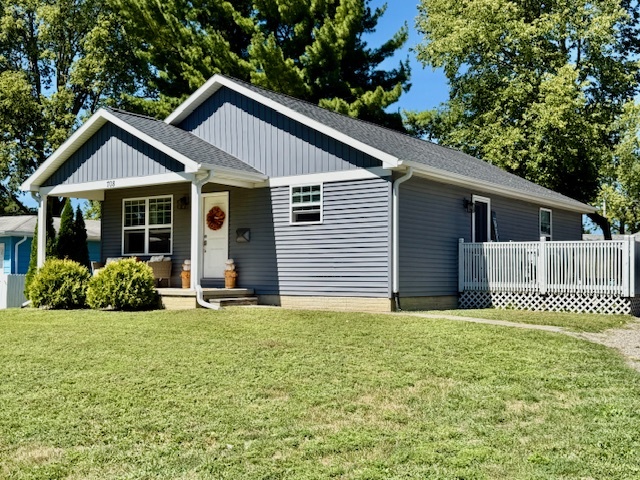 708 East North Street Monticello, IL 61856 - Photo 32 of 38 a front view of a house with a yard