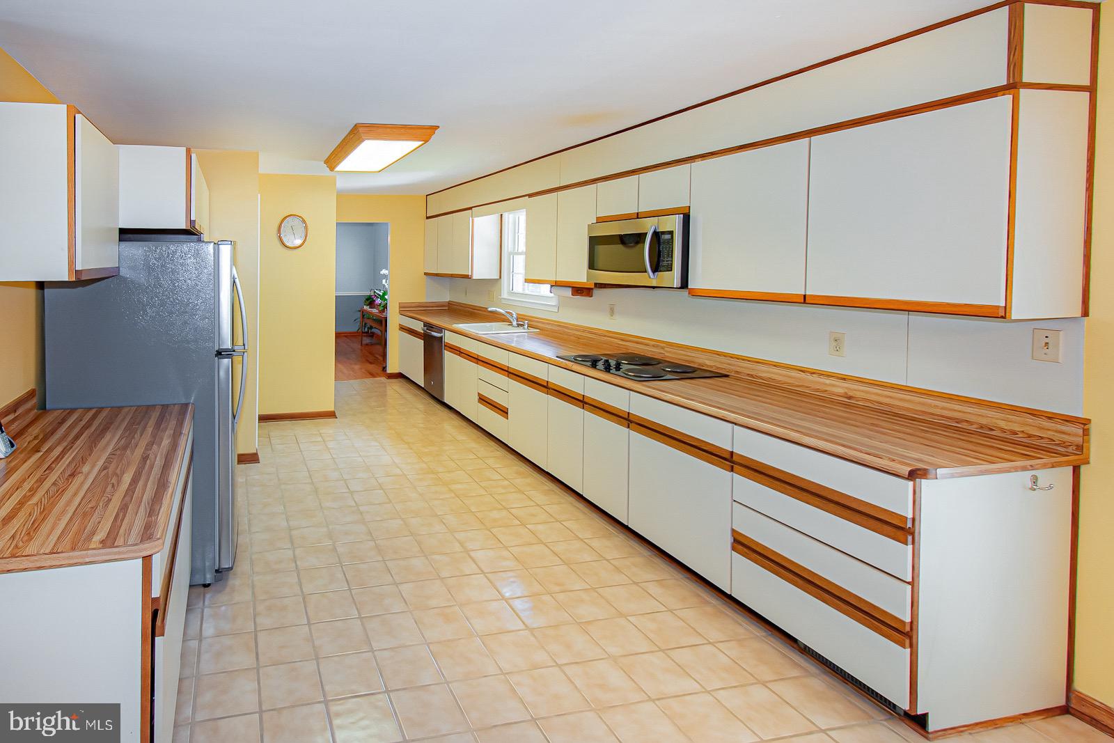 6804 Riata Court Springfield, VA 22153 - Photo 22 of 49 Tons of cabinets and countertops