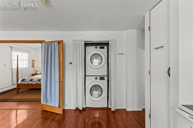 a view of living room washer and dryer