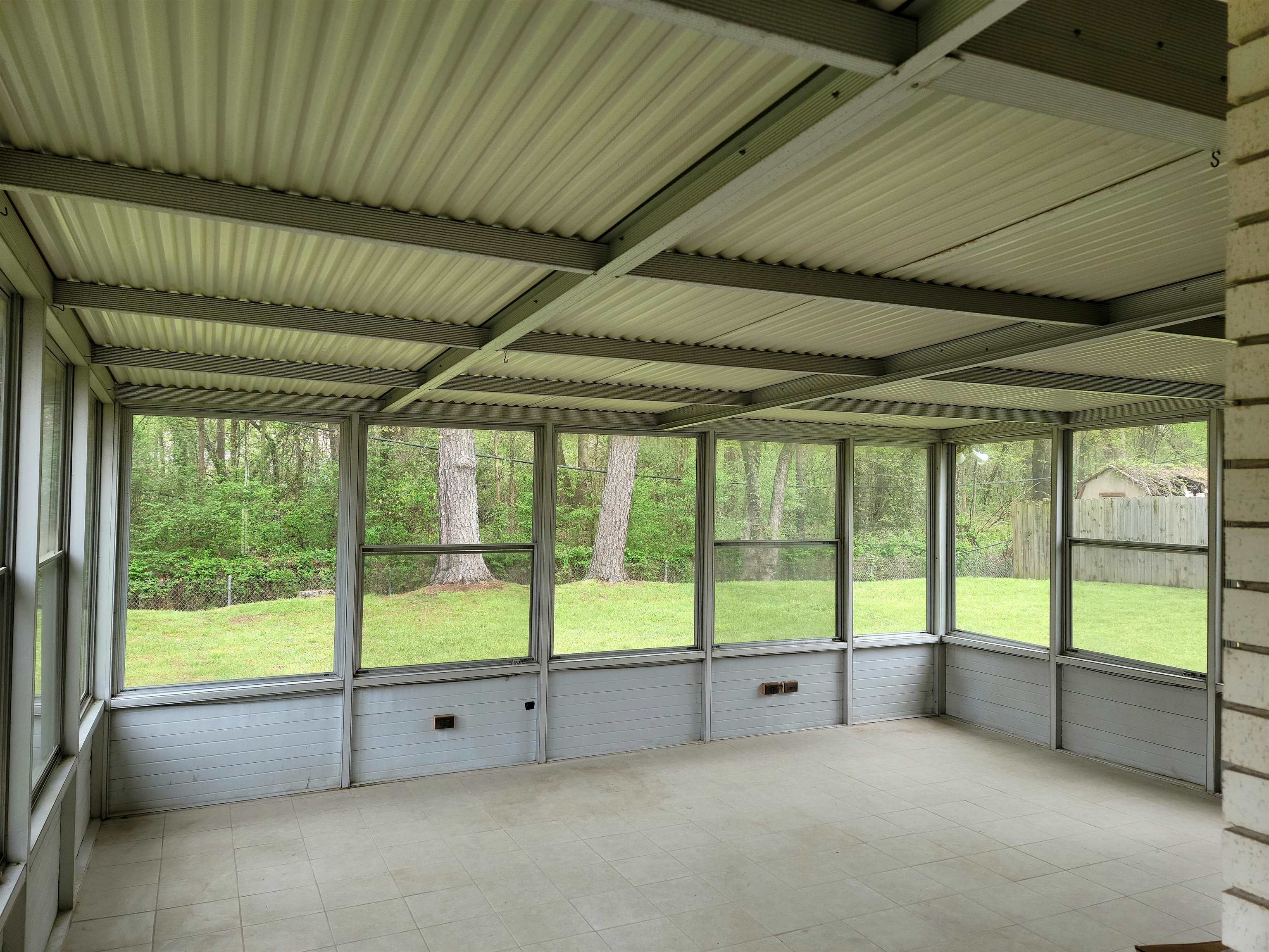 2044 Elkmont Road Memphis, TN 38116 - Photo 3 of 10 Gallery Image 3
