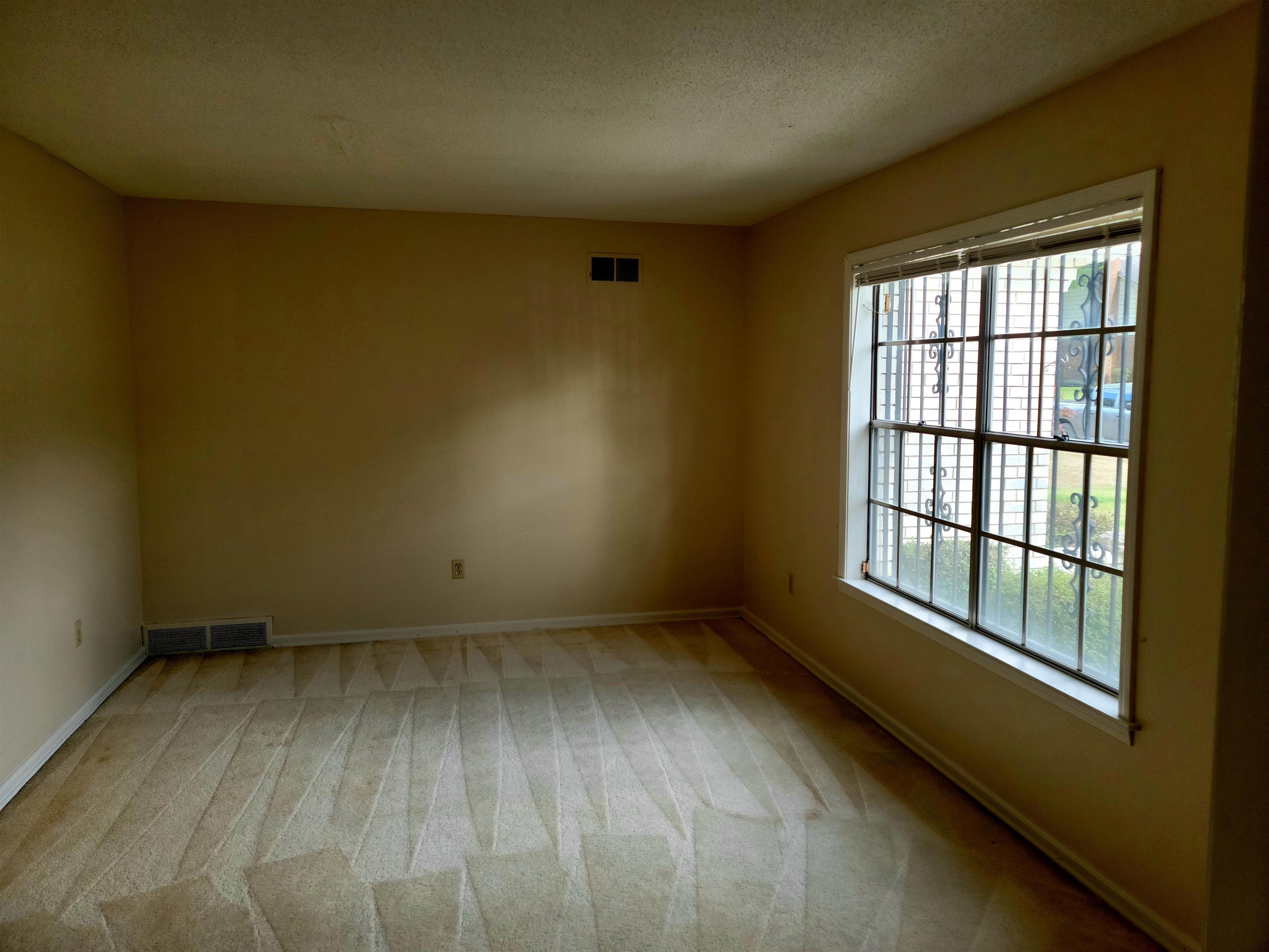 2044 Elkmont Road Memphis, TN 38116 - Photo 5 of 10 Gallery Image 5