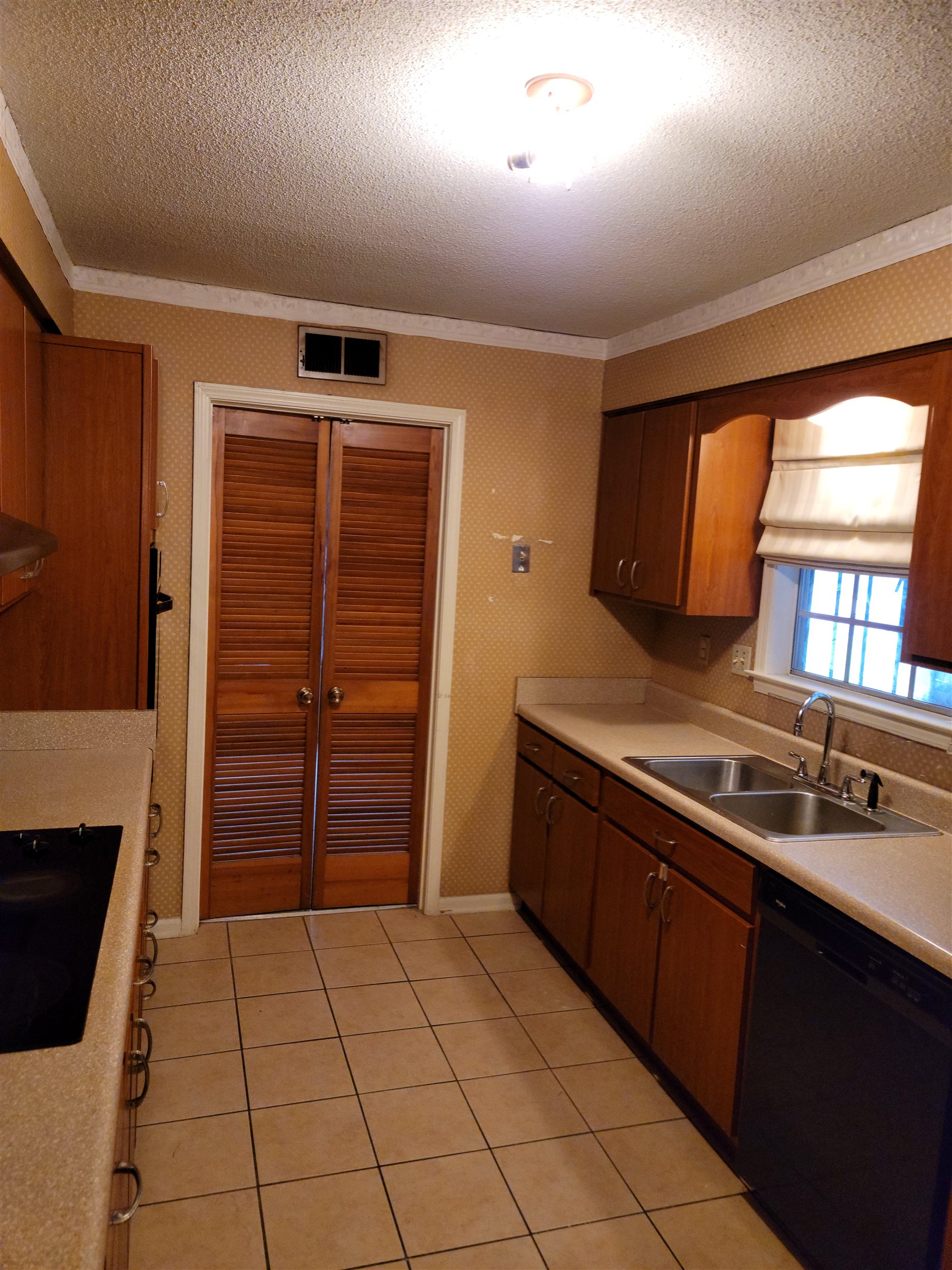 2044 Elkmont Road Memphis, TN 38116 - Photo 7 of 10 Gallery Image 7