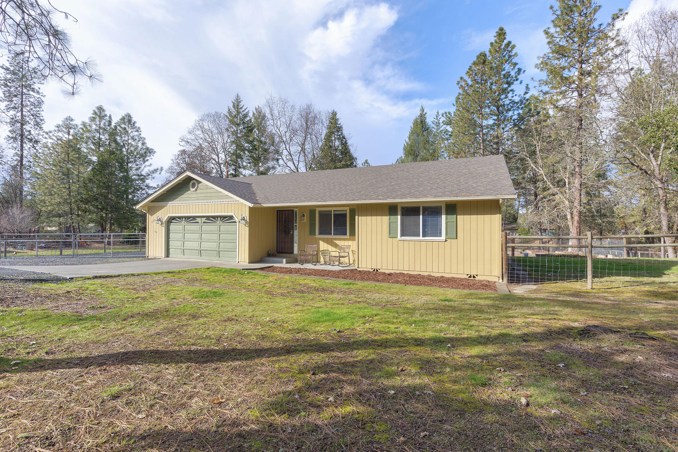 120 Daugherty Way Merlin, OR 97532 - Photo 17 of 30 Front View from Side Yard