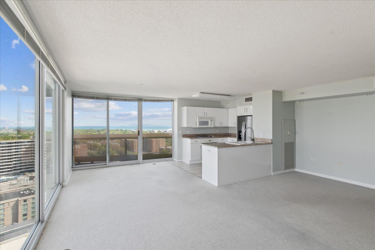 1720 Maple Avenue, Unit 2240 Evanston, IL 60201 - Photo 2 of 18