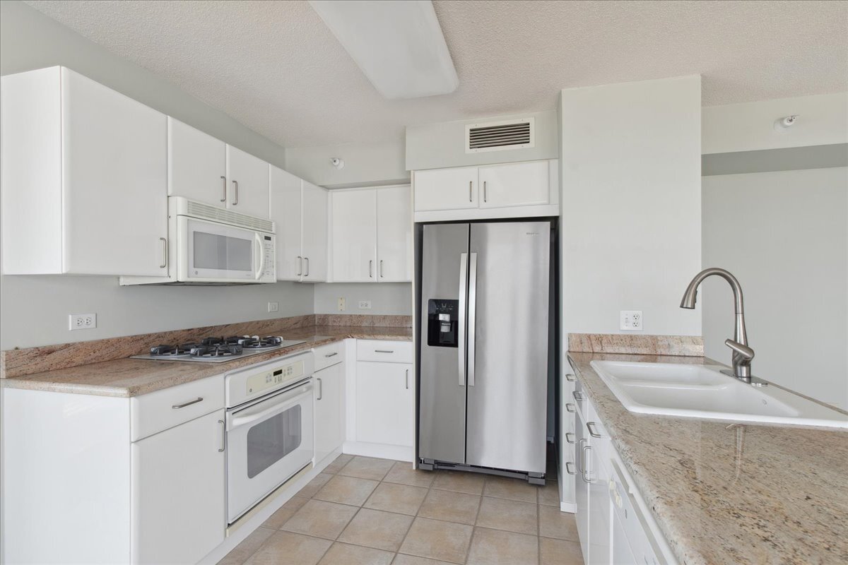 1720 Maple Avenue, Unit 2240 Evanston, IL 60201 - Photo 4 of 18
