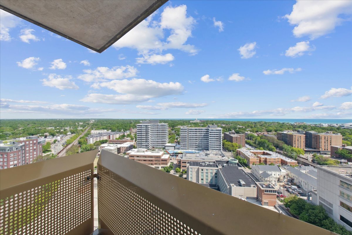 1720 Maple Avenue, Unit 2240 Evanston, IL 60201 - Photo 7 of 18