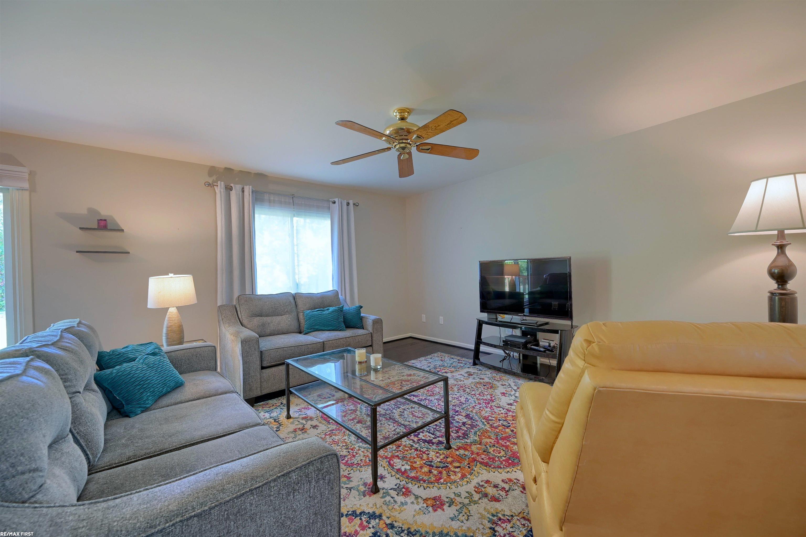2131 Rochelle Park Drive Rochester Hills, MI 48309 - Photo 4 of 25