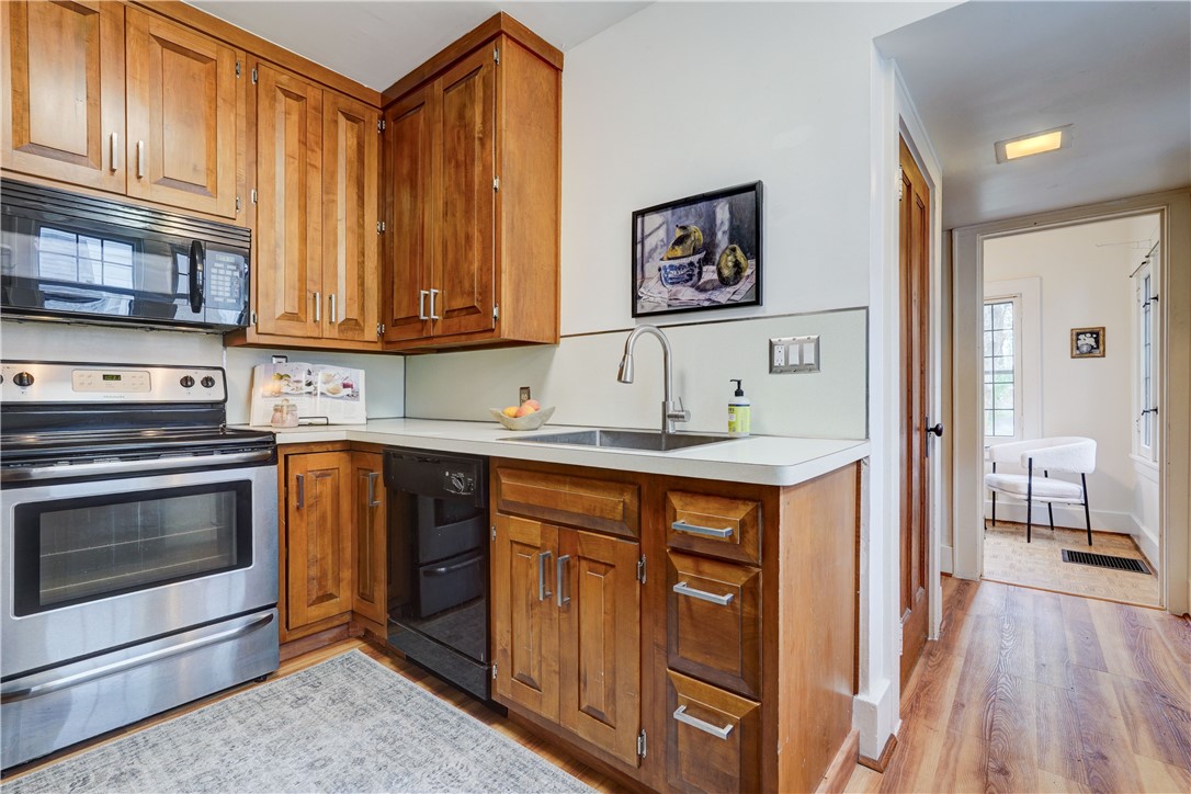 37 Highland Parkway Rochester, NY 14620 - Photo 17 of 48