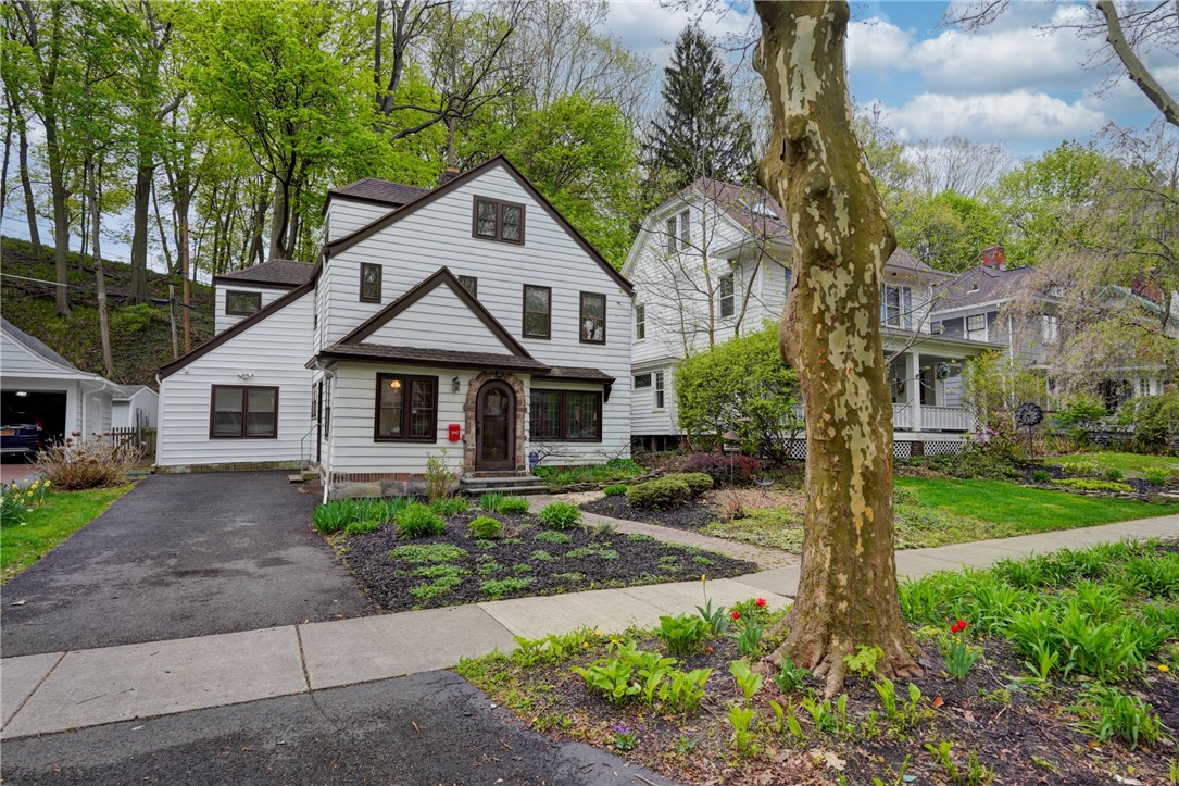 37 Highland Parkway Rochester, NY 14620 - Photo 2 of 48