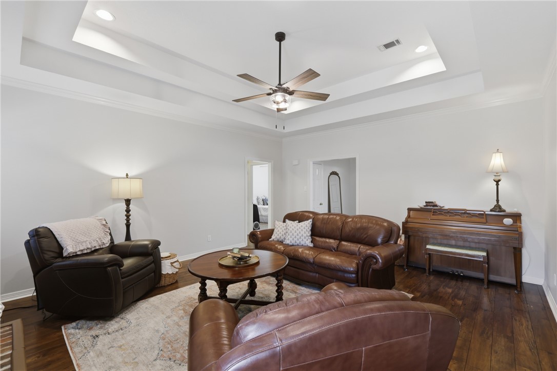 4600 Kensington Road Bryan, TX 77802 - Photo 8 of 31 Living room