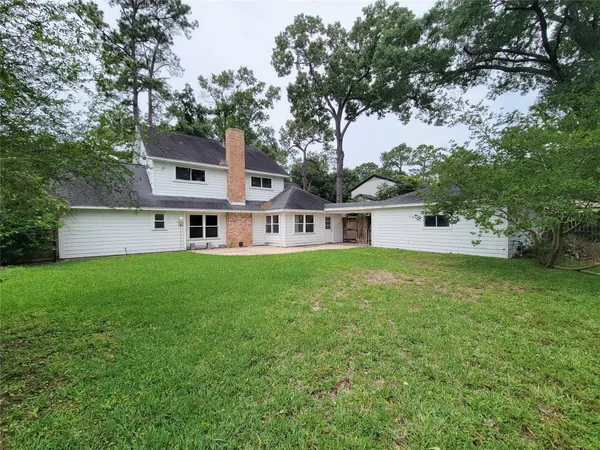 a view of a house with a backyard