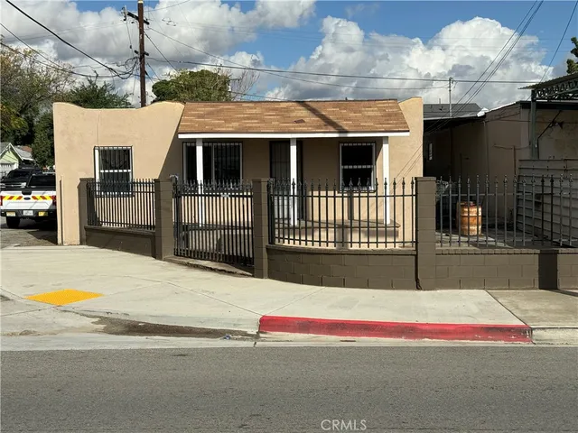 a view of front of house with a yard
