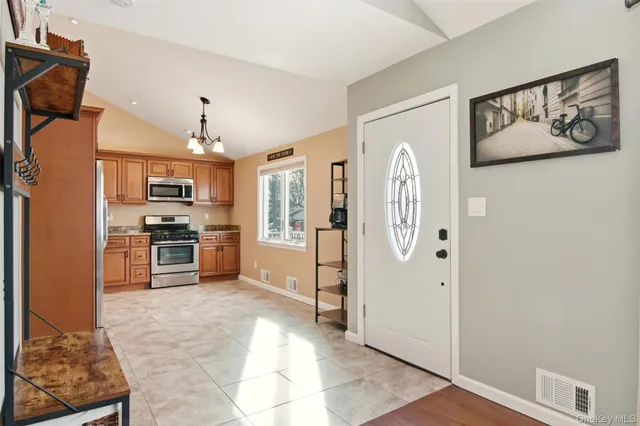 $530,000 | 323 Broadway, Port Jefferson Station, NY 11776