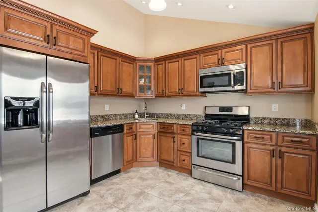 $530,000 | 323 Broadway, Port Jefferson Station, NY 11776