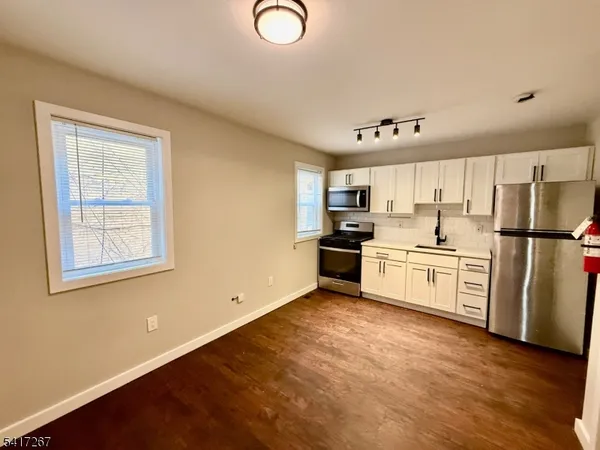 $1,695 | 196 Spring Street, Unit 2, Newton, NJ 07860