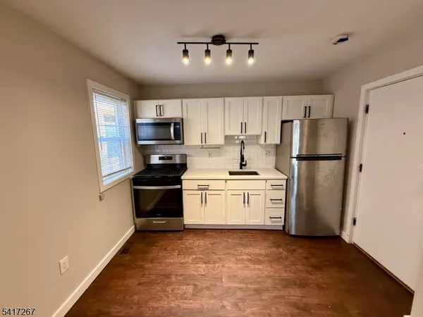 $1,695 | 196 Spring Street, Unit 2, Newton, NJ 07860