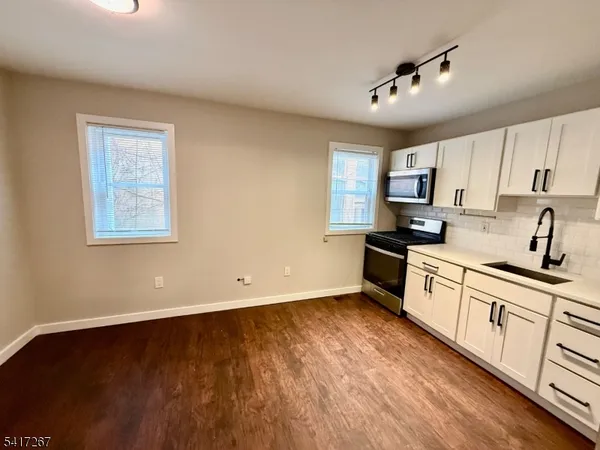 $1,695 | 196 Spring Street, Unit 2, Newton, NJ 07860