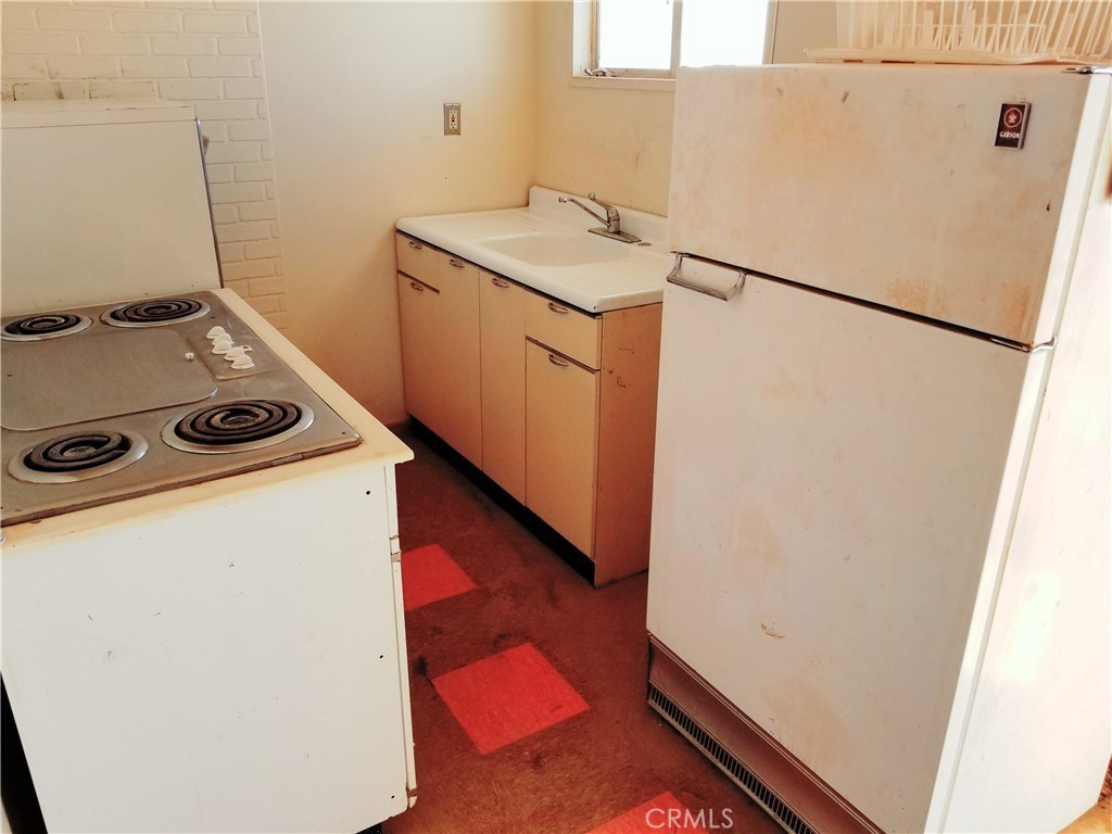 80649 Brown Road Twentynine Palms, CA 92277 - Photo 8 of 15 a utility room with dryer and washer