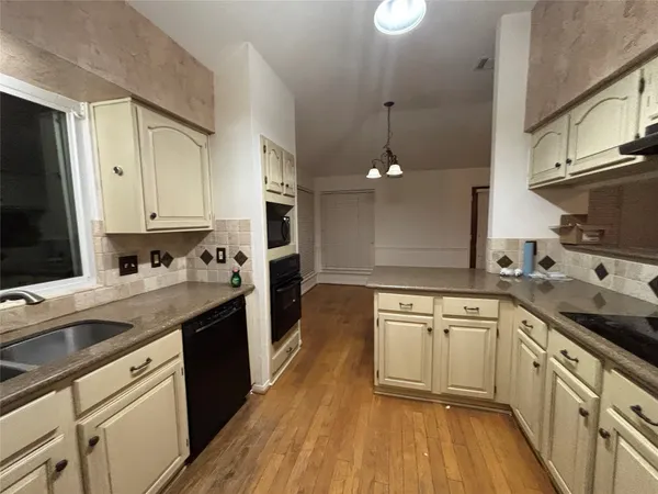 $1,899 | 15662 Pebble Lake Drive, Houston, TX 77095