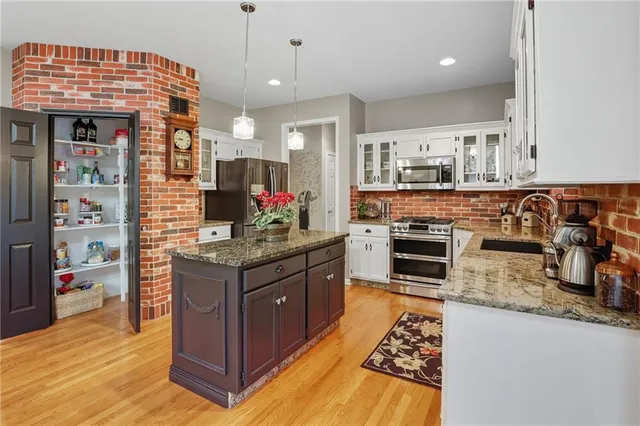 $439,000 | 501 Southwest Stacey Drive, Lee's Summit, MO 64082