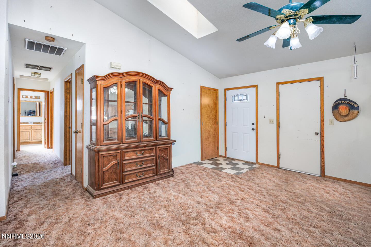 540 Michael Drive Fallon, NV 89406 - Photo 4 of 16 a view of an entryway with a workspace