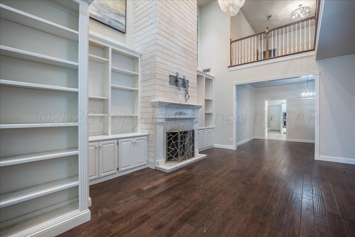 3614 West Point Drive Amarillo, TX 79119 - Photo 8 of 40 08-Living Room