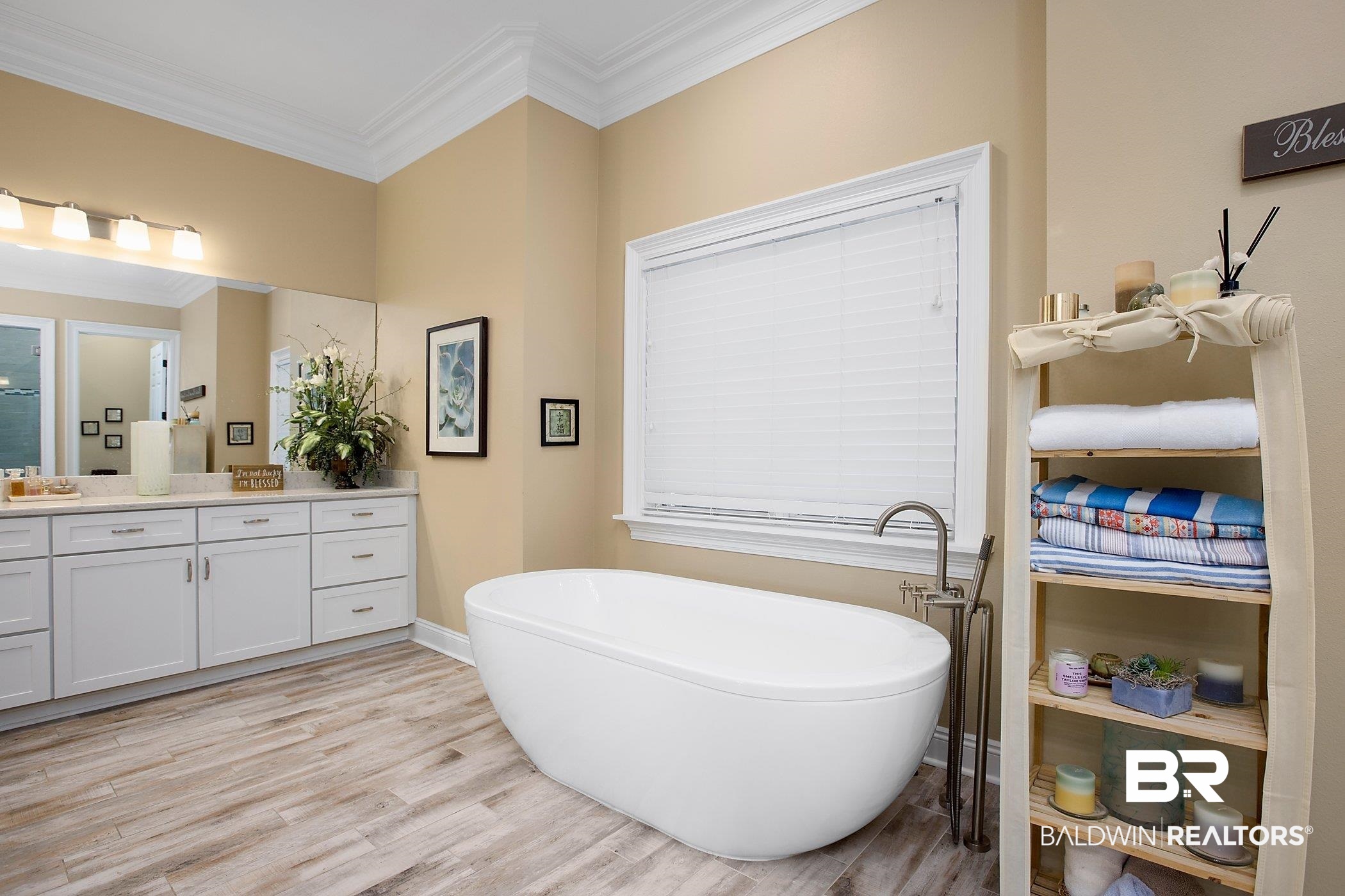 5409 Magnolia Circle Orange Beach, AL 36561 - Photo 17 of 49 Primary Bath