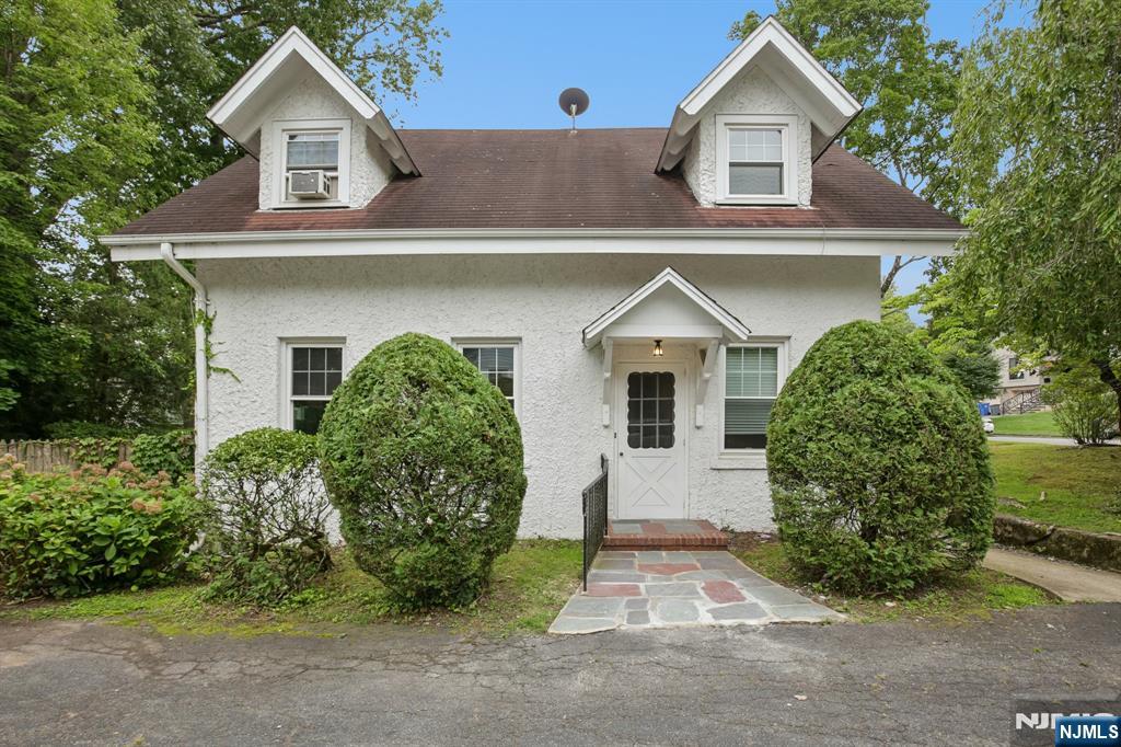 195 Riveredge Road, Unit 1 Tenafly, NJ 07670 - Photo 2 of 21 Gallery Image 2