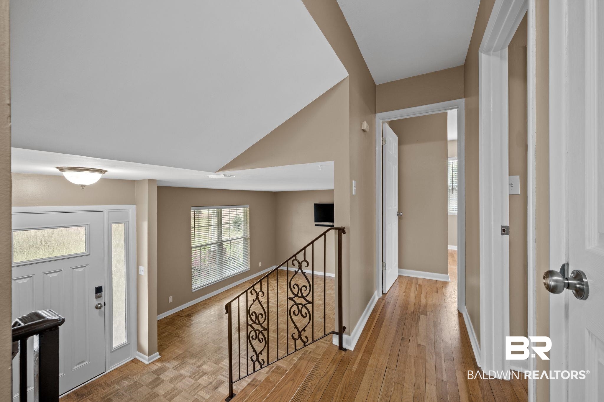 18 Lee Circle Spanish Fort, AL 36527 - Photo 16 of 50 Upper Hallway