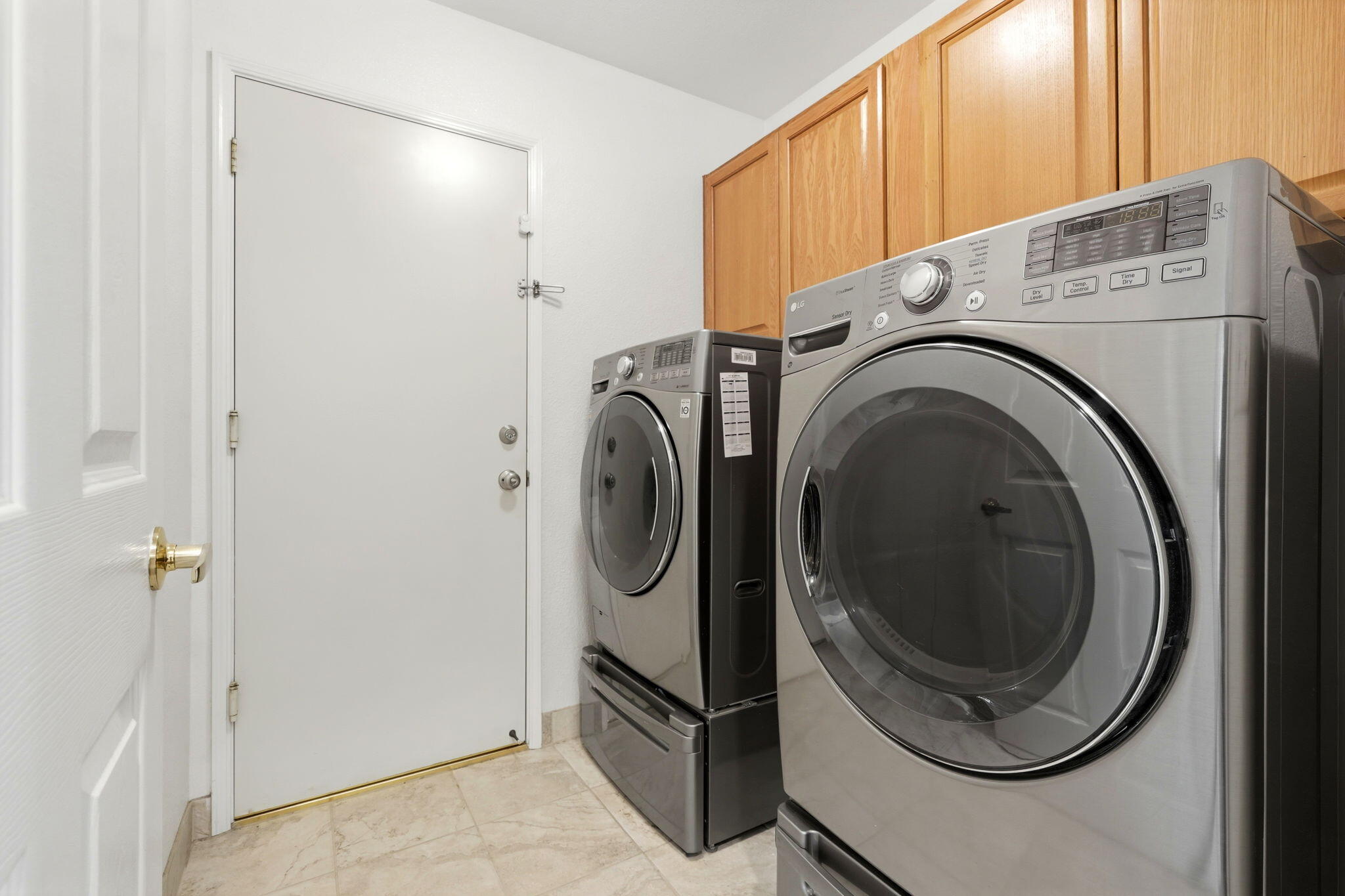952 Scotland Street Lemoore, CA 93245 - Photo 33 of 53 Laundry Area