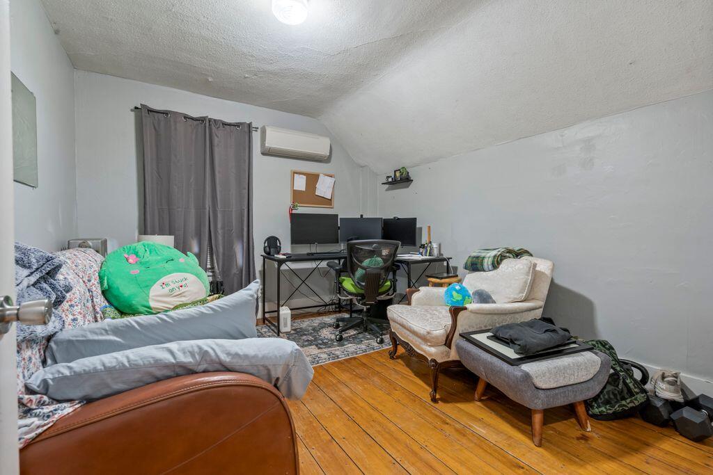 9 C Street Portland, ME 04102 - Photo 20 of 26 2nd Unity Bedroom