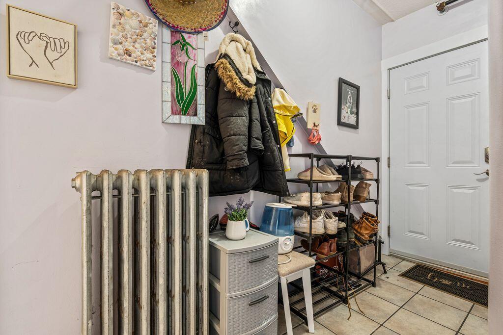 9 C Street Portland, ME 04102 - Photo 3 of 26 First Floor entry