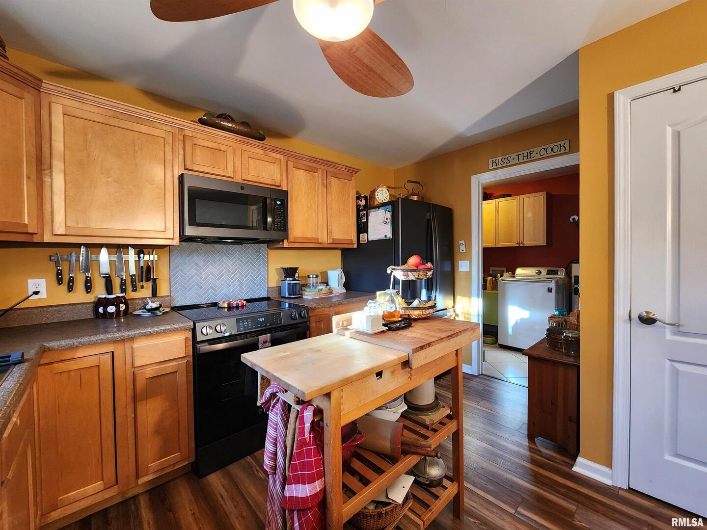 156 Hanover Lane Murphysboro, IL 62966 - Photo 15 of 63 a kitchen with a stove a sink and a refrigerator