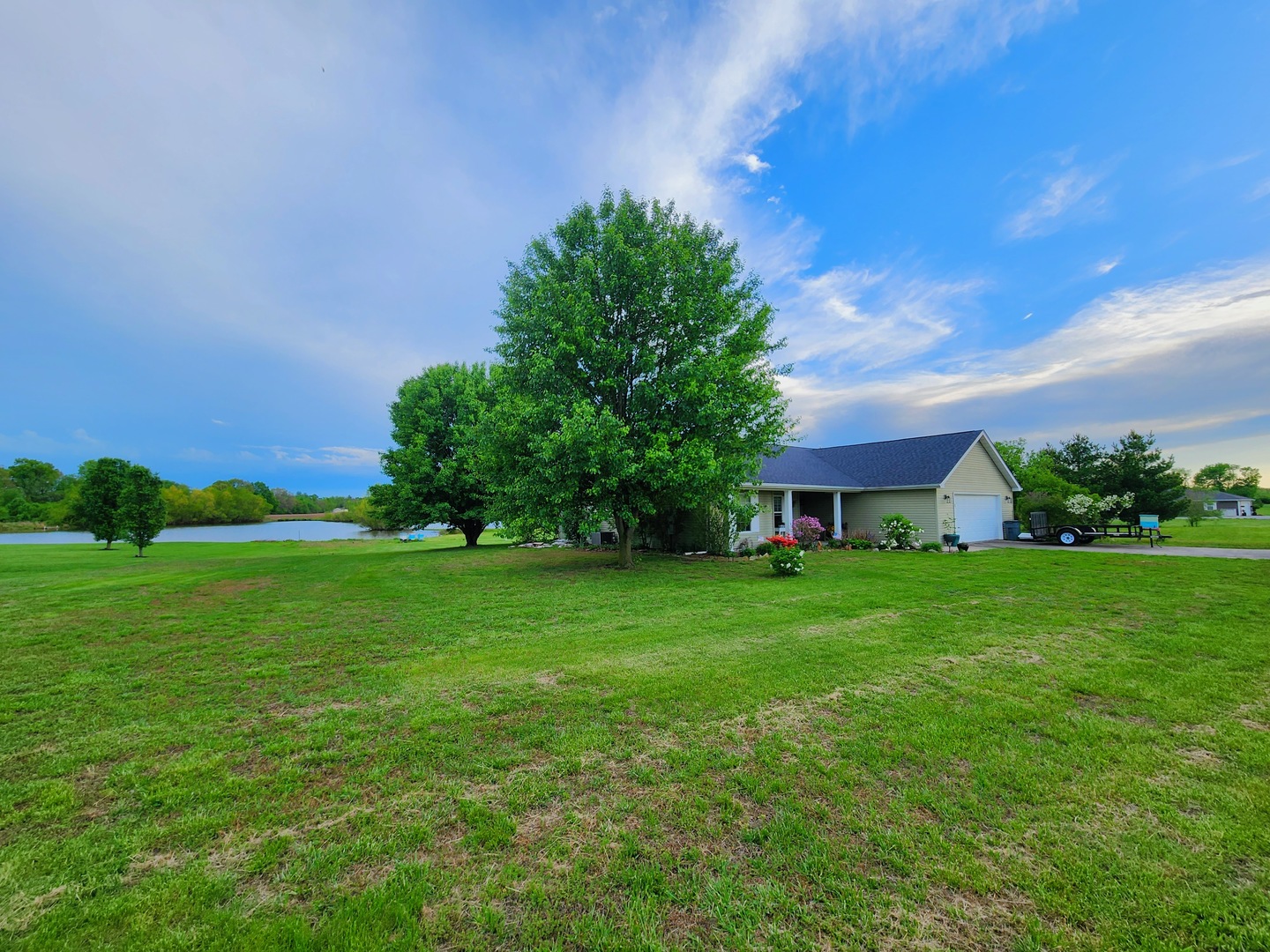 156 Hanover Lane Murphysboro, IL 62966 - Photo 2 of 63 a view of a house with a big yard