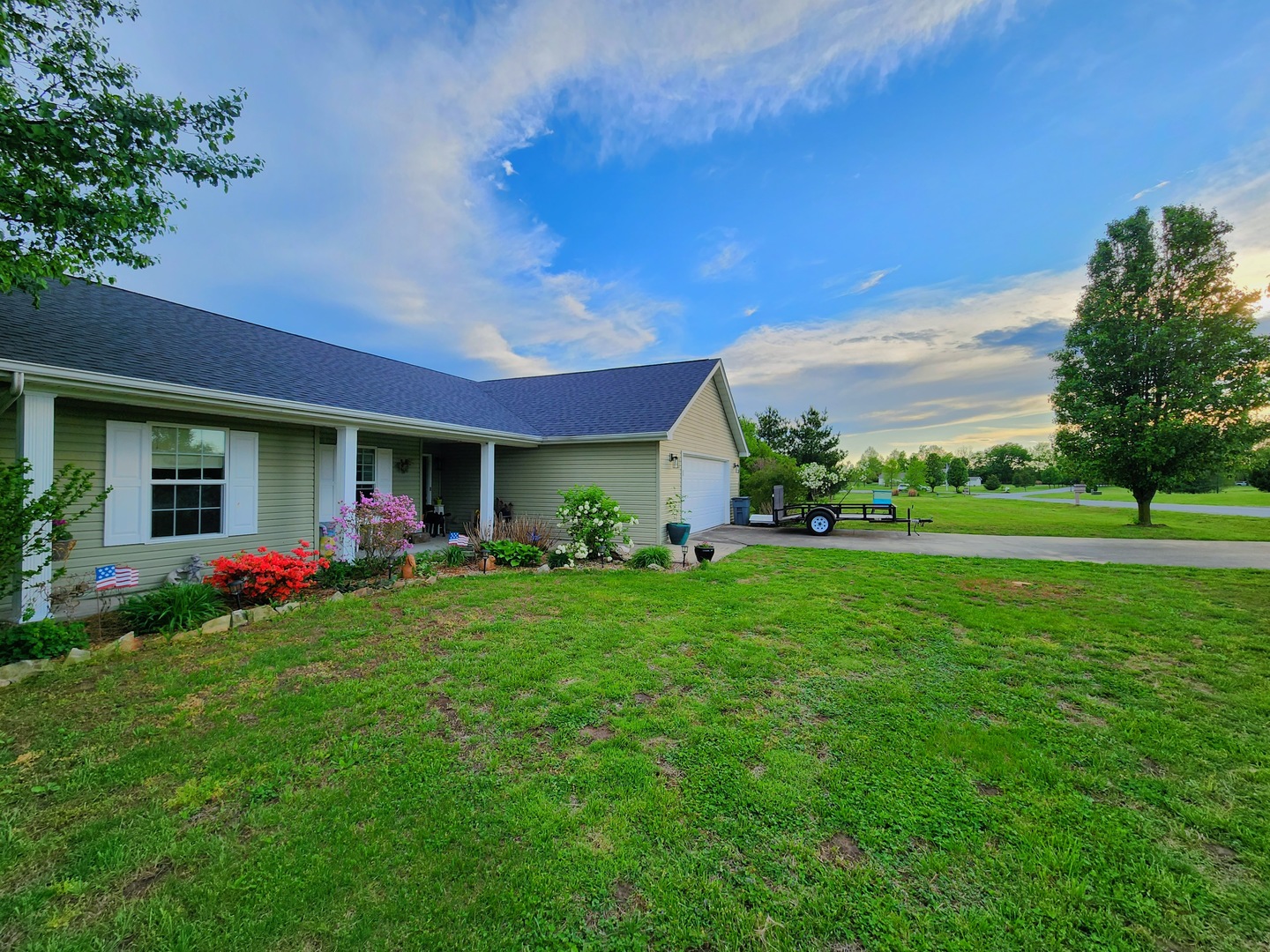 156 Hanover Lane Murphysboro, IL 62966 - Photo 61 of 63 a front view of a house with garden and yard