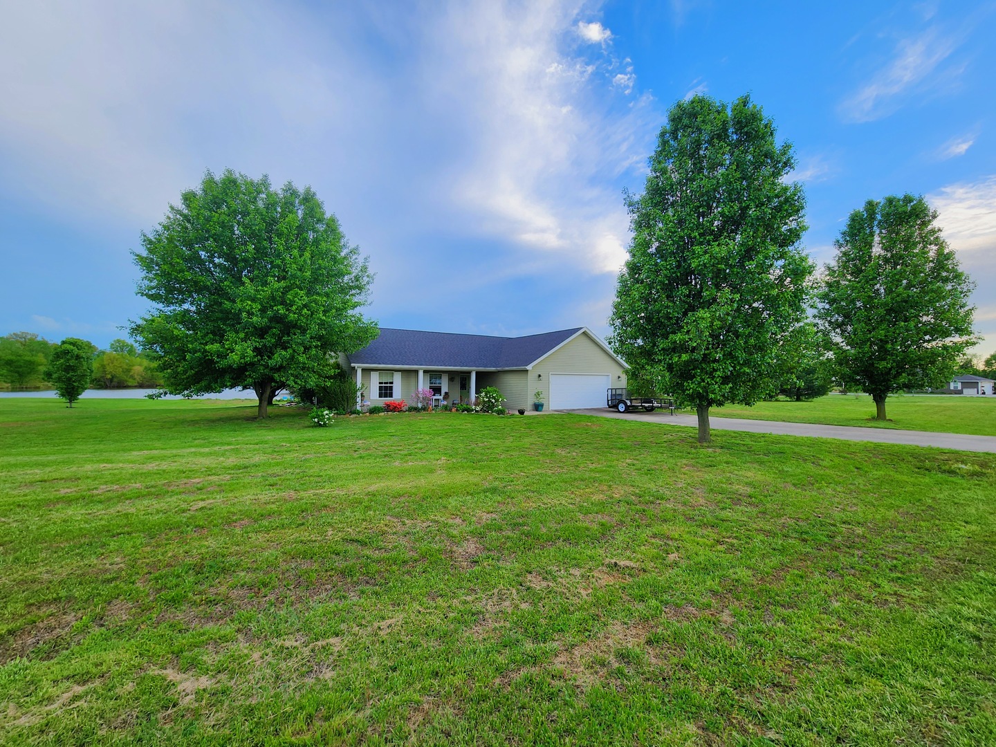 156 Hanover Lane Murphysboro, IL 62966 - Photo 63 of 63 a view of a house with a big yard