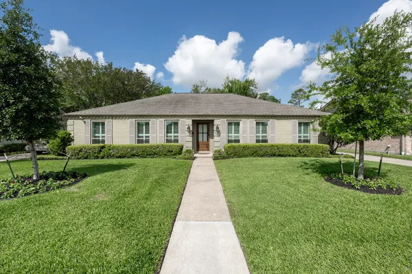 $725,000 | 2914 Ann Arbor Drive, Houston, TX 77063