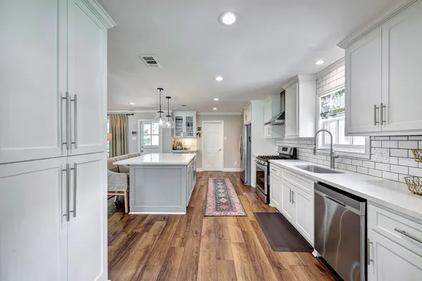 $725,000 | 2914 Ann Arbor Drive, Houston, TX 77063