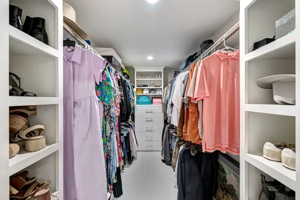 $725,000 | 2914 Ann Arbor Drive, Houston, TX 77063