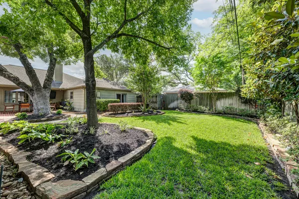 $725,000 | 2914 Ann Arbor Drive, Houston, TX 77063